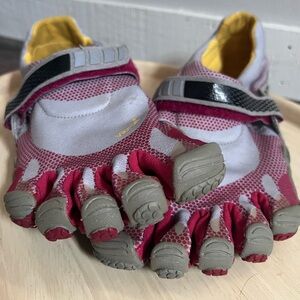 Vibram Fivefingers Size 40 Euro- 8.5 US